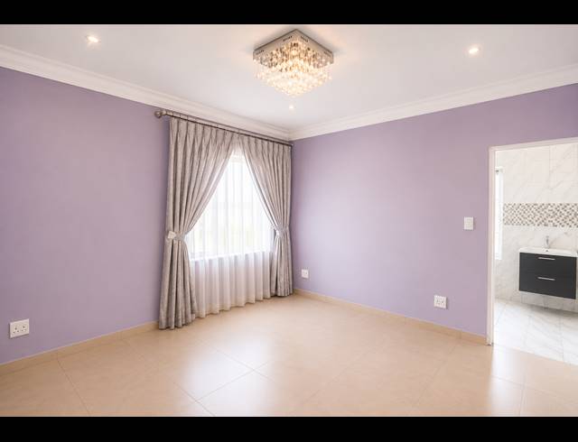 6 BEDROOM GOLF ESTATE FOR SALE IN BLUE VALLEY GOLF ESTATE